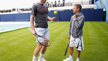 Andy Murray dạy tennis cho con trai Beckham