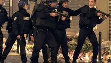 Cảnh sát Pháp vất vả với các hooligan