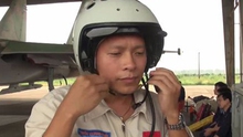 VIDEO: Thi thể phi công Su-30MK2 Trần Quang Khải đã về đến đất liền