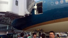 Điều tra vụ máy bay Boeing 787 của Vietnam Airlines va chạm cầu hành khách