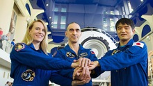 Rạng sáng mai, nữ phi hành gia Mỹ xinh đẹp bay vào vũ trụ cùng 2 đồng nghiệp nam