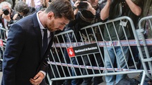 BÌNH LUẬN: Hay là treo giày luôn nhỉ, Leo Messi?