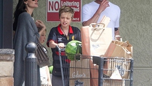 Gia đình Brad Pitt & Angelina Jolie đầm ấm đi mua sắm, đập tan tin đồn