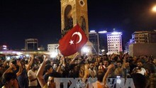 Sĩ quan đảo chính ở Thổ Nhĩ Kỳ bắt Tổng Tham mưu trưởng quân đội làm con tin