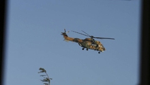 Đảo chính ở Thổ Nhĩ Kỳ: Một trực thăng của quân đội đảo chính hạ cánh xuống Hy Lạp xin tị nạn