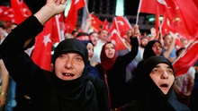 Đảo chính ở Thổ Nhĩ Kỳ: EU và Thổ Nhĩ Kỳ tranh cãi, biểu tình phản đối đảo chính vẫn tiếp tục