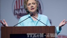 Bà Clinton lại gặp rắc rối với quỹ từ thiện gia đình
