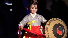 Các nghệ sĩ Hàn Quốc chào mừng Quốc khánh Việt Nam