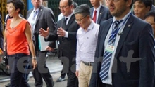 CHÙM ẢNH: Tổng thống Pháp Hollande, GS Ngô Bảo Châu dạo phố cổ Hà Nội