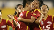 Con trai HLV Văn Thị Thanh òa khóc khi đội của mẹ thua trận