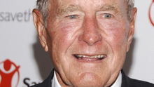 Cựu Tổng thống 'Bush cha' sẽ bỏ phiếu cho bà Clinton
