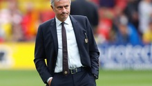 Đang lo lắng, Mourinho lại bị ‘cấm vận’ đầy ức chế