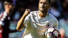 Totti cán mốc 250 bàn ở Serie A trong ngày Roma gục ngã