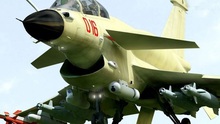 Máy bay chiến đấu J-10, niềm tự hào của Trung Quốc, rơi xuống công viên