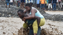 VIDEO: Siêu bão Matthew làm 900 người Haiti thiệt mạng, 3 triệu người Mỹ phải sơ tán