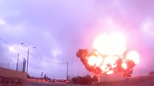 VIDEO: Máy bay cắm đầu xuống đất nổ tung, 5 người Pháp thiệt mạng