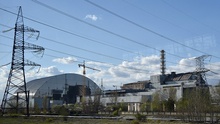 Ukraine hoàn thành "quan tài thép" khổng lồ chụp lên nhà máy điện hạt nhân Chernobyl