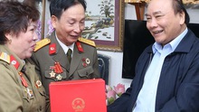 Thủ tướng Nguyễn Xuân Phúc thăm cư dân nhà thu nhập thấp