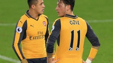 NGHỊCH LÝ: Mesut Oezil kiến tạo cho... Ashley Williams ghi bàn vào lưới Arsenal!