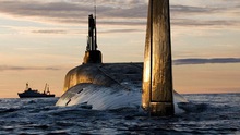Quảng cáo siêu thực: Sĩ quan Nga đi tàu ngầm mua... tủ lạnh