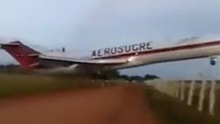 Thêm VIDEO 'ác mộng' về chiếc máy bay Colombia kéo lê trên mặt đất