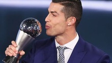 Huyền thoại Real chỉ trích Barca và Messi vì phớt lờ giải thưởng của Ronaldo
