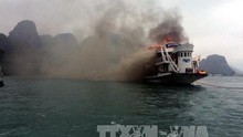 Cháy tàu du lịch trên vịnh Hạ Long, 14 du khách nước ngoài thoát nạn