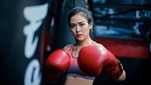 Hình ảnh không thể 'nóng' hơn của nữ nhân viên ngân hàng hóa thân võ sĩ boxing