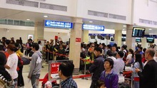 Sân bay Tân Sơn Nhất đông nghẹt hành khách từ tờ mờ sáng