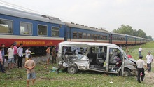 Đồng Nai: Tàu hỏa tông ô tô, 2 người chết, nhiều người thương vong