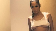 U50 Jennifer Lopez 'gây bão' khi chạy theo mốt 'khoe chân ngực'