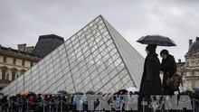 Cảnh sát Pháp giám định ADN kẻ tấn công Bảo tàng Louvre