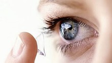 Cảnh báo kính áp tròng không rõ nguồn gốc có thể gây mù