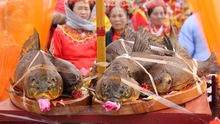 Độc đáo Lễ rước cá khai hội đền Trần - Thái Bình 2017
