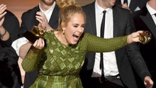 Vì sao Adele bẻ đôi chiếc cúp Grammy danh giá?