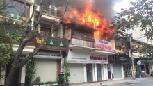 VIDEO: Thiệt hại sau đám cháy trên phố Bát Đàn, Hà Nội