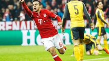 Thiago Alcantara ngày càng hoàn hảo còn Oezil vẫn tệ ở trận đấu lớn