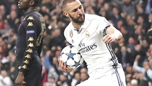 Benzema: Đi bộ ở Liga, 'chú mèo sát thủ' ở châu Âu