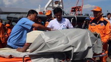 Chùm ảnh: Cứu hộ hàng chục ngư dân bị nổ tàu ở Bà Rịa -Vũng Tàu