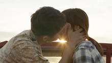 Song Joong Ki hôn Song Hye Kyo hơn 100 lần khi quay 'Hậu duệ mặt trời'