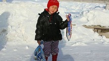 Cô bé 4 tuổi đi bộ 8km trong rừng băng giá tìm người cứu bà