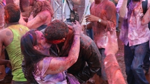 VIDEO: Lễ hội Holi thỏa sức cùng âm nhạc và bột màu