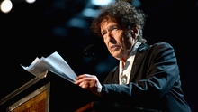 Ca sĩ Bob Dylan nhận Huân chương và bằng chứng nhận giải Nobel Văn học