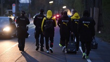 UEFA bị chỉ trích là 'hám tiền', 'ngu ngốc' khi bắt Dortmund ra sân