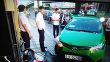 VIDEO: Xem lại pha bẻ lái hạ gục tên cướp của tài xế taxi Mai Linh