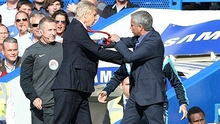 Arsenal: Wenger sẽ thay đổi từ cái bắt tay với Mourinho?