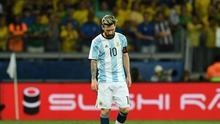 SỐC! Messi bị so sánh với tội phạm chiến tranh vì được FIFA xóa án phạt