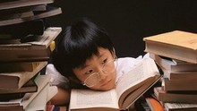 Vụ ông bố Hà Nội chuẩn bị nguyên tủ sách nhân sinh cho con 5 tuổi: 'Đọc xong chắc mất hết tuổi thơ'