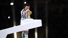 Khoảnh khắc Messi hôn lên chức vô địch World Cup 2022