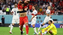 Cầu thủ Hàn Quốc khóc nức nở khi đánh bại Bồ Đào Nha